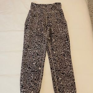 Athleta Salutation Jogger - Small Tall